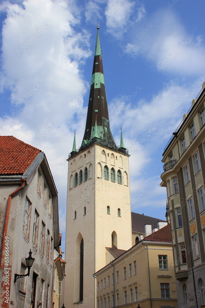 Die Olaikirche in der Altstadt von Tallinn (Estland)