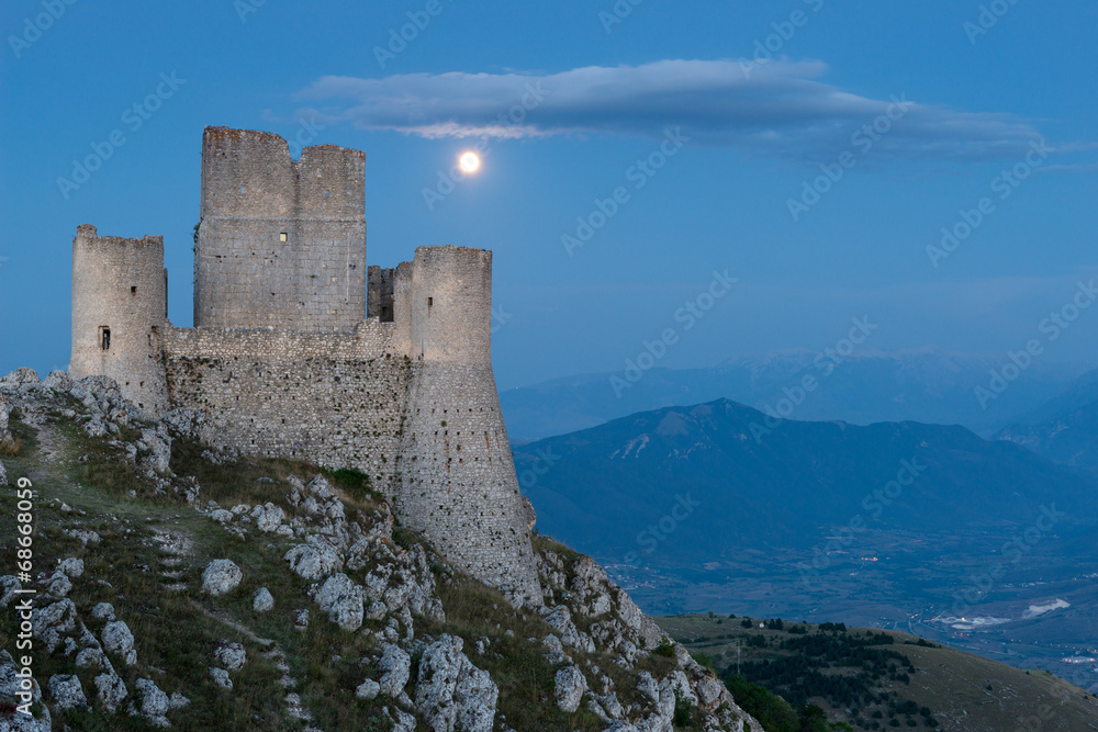 Il castello di Rocca Calascio di notte, Abruzzo