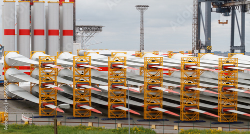 Many rotor blades for huge wind turbines in harbour