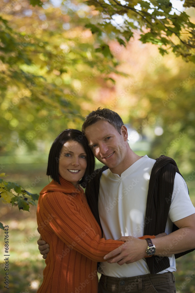 Fototapeta premium Paar umarmen,lächelnd,Portrait