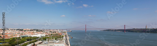 Lisbonne : pont du 25 avril depuis le Monument des Découvertes