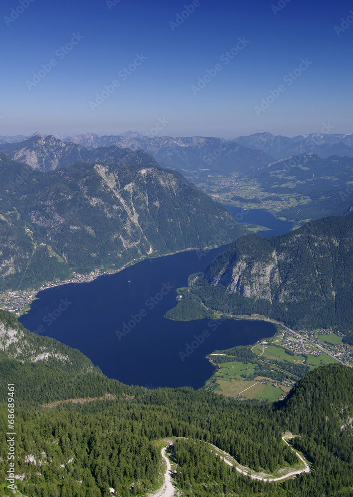 Luftaufnahme übern Hallstätter See in der Steiermark
