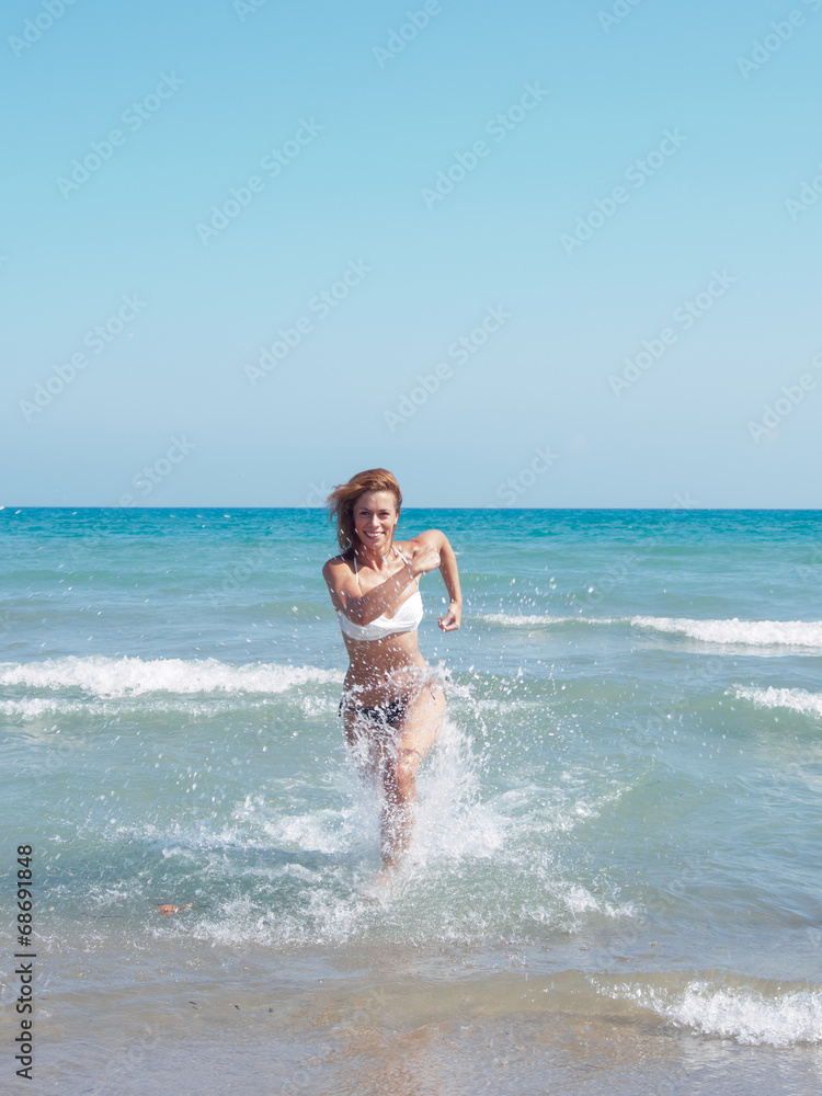 Fototapeta premium attractive woman in bikini