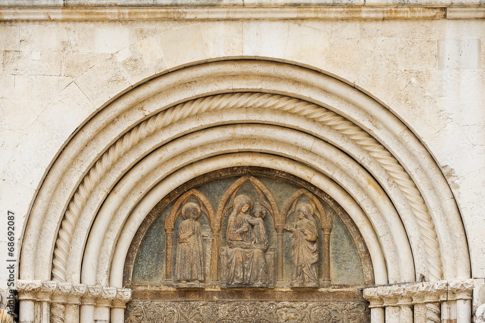 Portal mit Heiliger Maria in Zadar