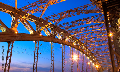 Fotografia Inside steel bridge