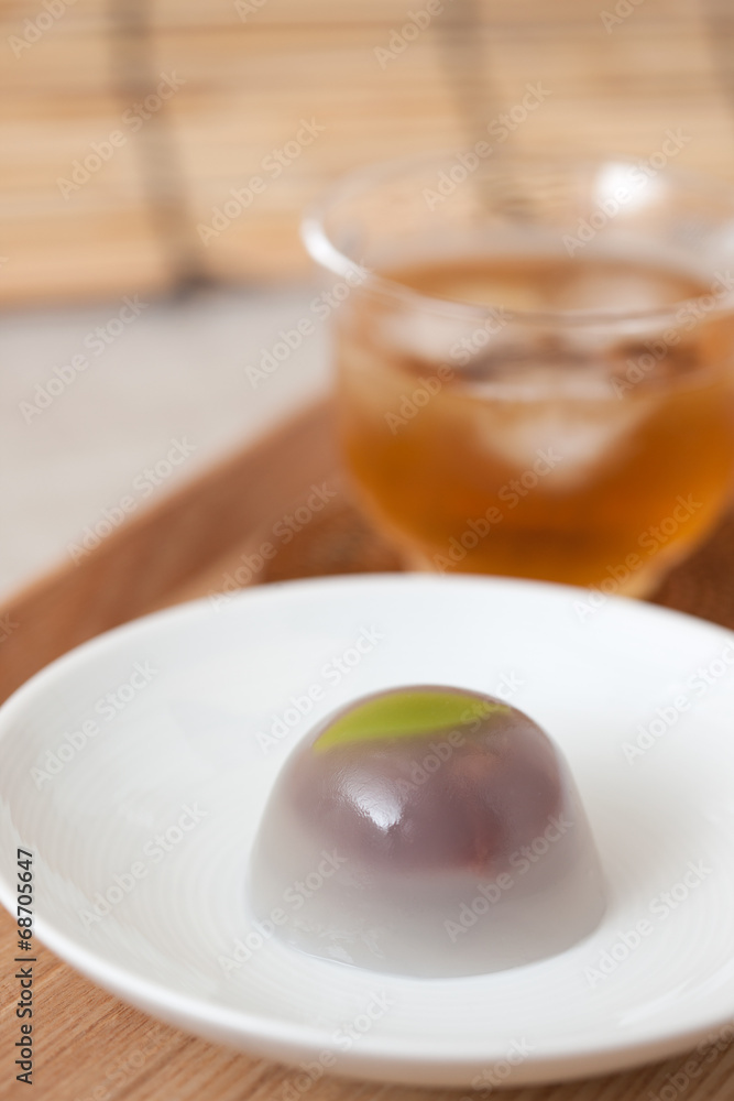 和菓子と麦茶 和菓子と麦茶