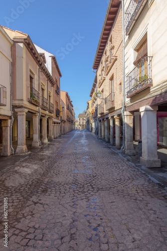 Fototapeta Naklejka Na Ścianę i Meble -  Cobbled streets of the old town of Alcala de Henares, Spain