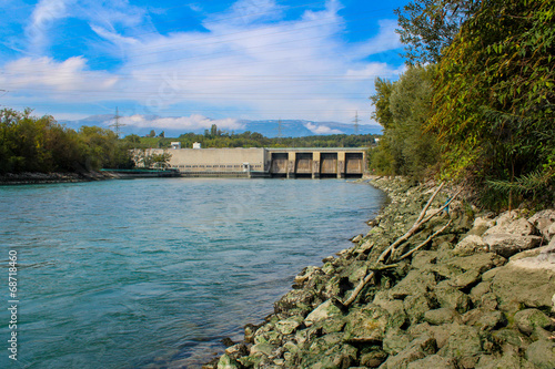 Emptying the dam Verbois (Geneva)