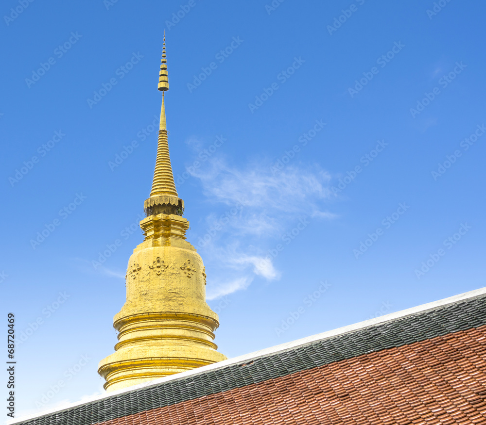 Fototapeta premium the golden pagoda in Thailand temple with blue sky