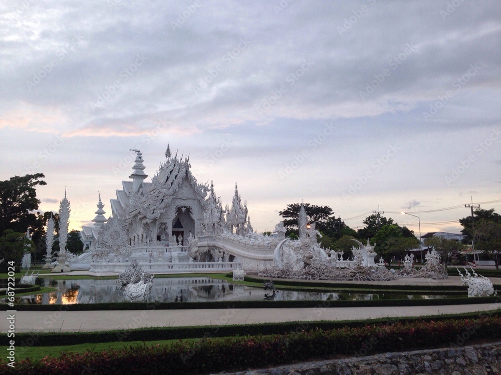 Wat Rongkhun under cloudy sky