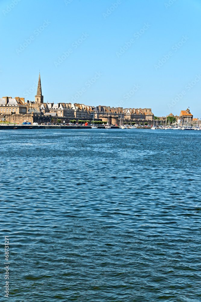 Naklejka premium The port of Saint Malo with blue sky. Brittany. France.