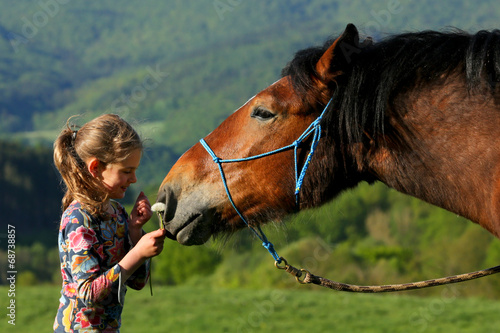 Mädchen,Blume und Pferd