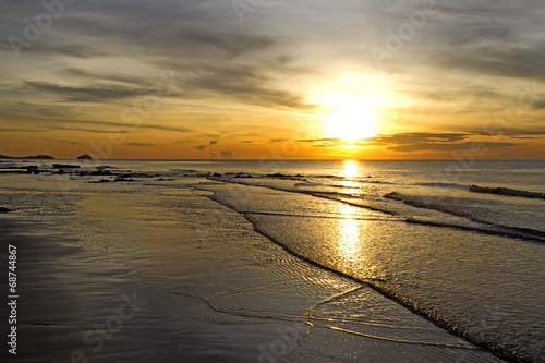 Sunrise rabiate golden seaside