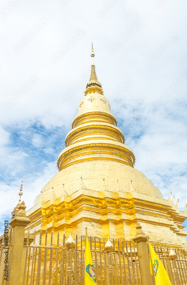 Fototapeta premium golden pagoda