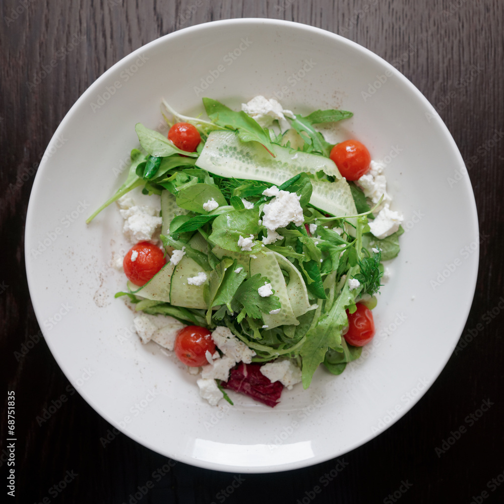 Salad mix with goat cheese