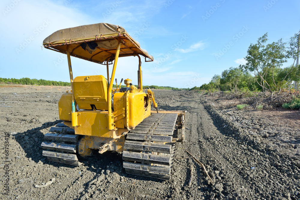 Obraz premium Old bulldozer at construction site