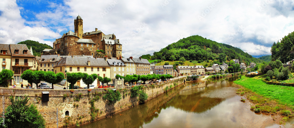 Naklejka premium Estaing - one of the most picturesque villages in France.