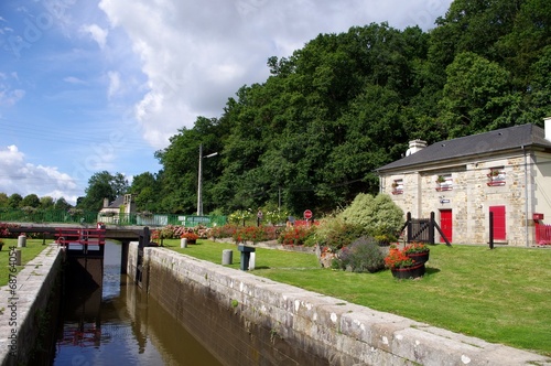 Canal et maison éclusière photo