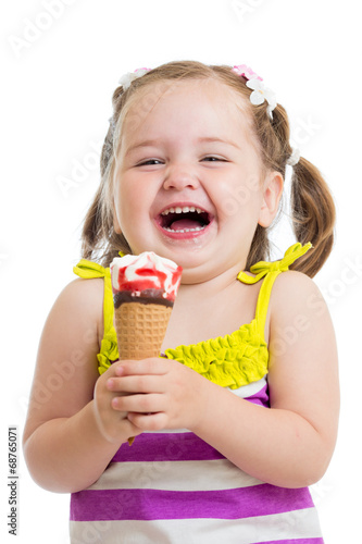 smiling kid girl eating ice...