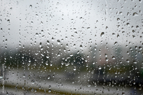 дождь за окном