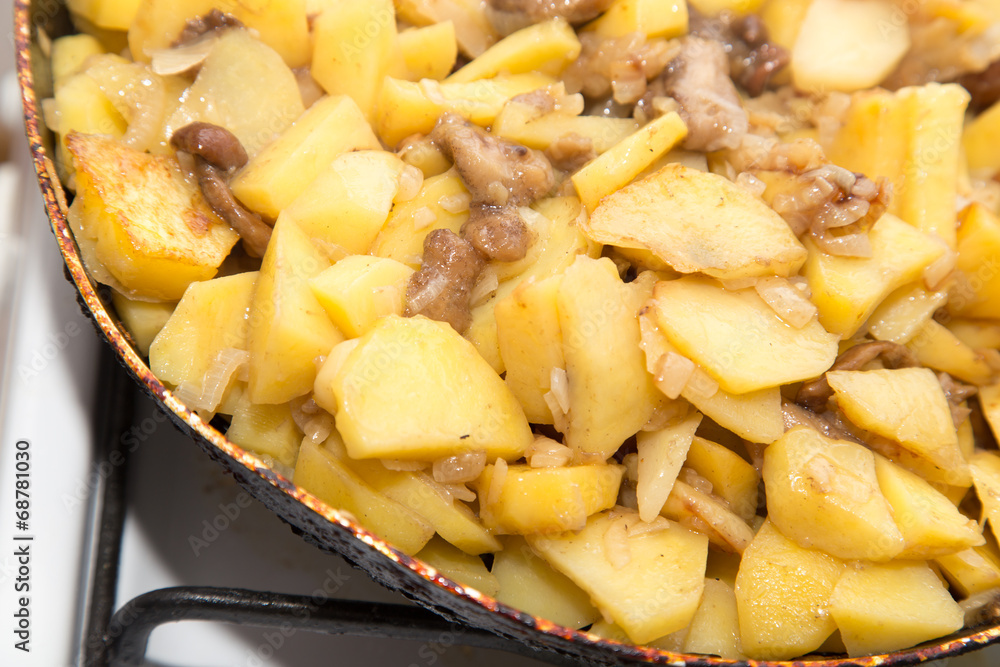 fried potatoes with mushrooms fried potatoes with mushrooms
