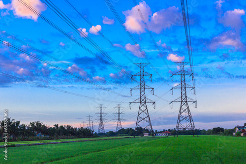Fotografija electricity high voltage power pylon at dusk