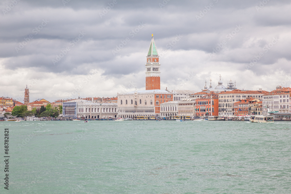 Fototapeta premium Venise : Campanile et Place Saint-Marc, Palais des Doges