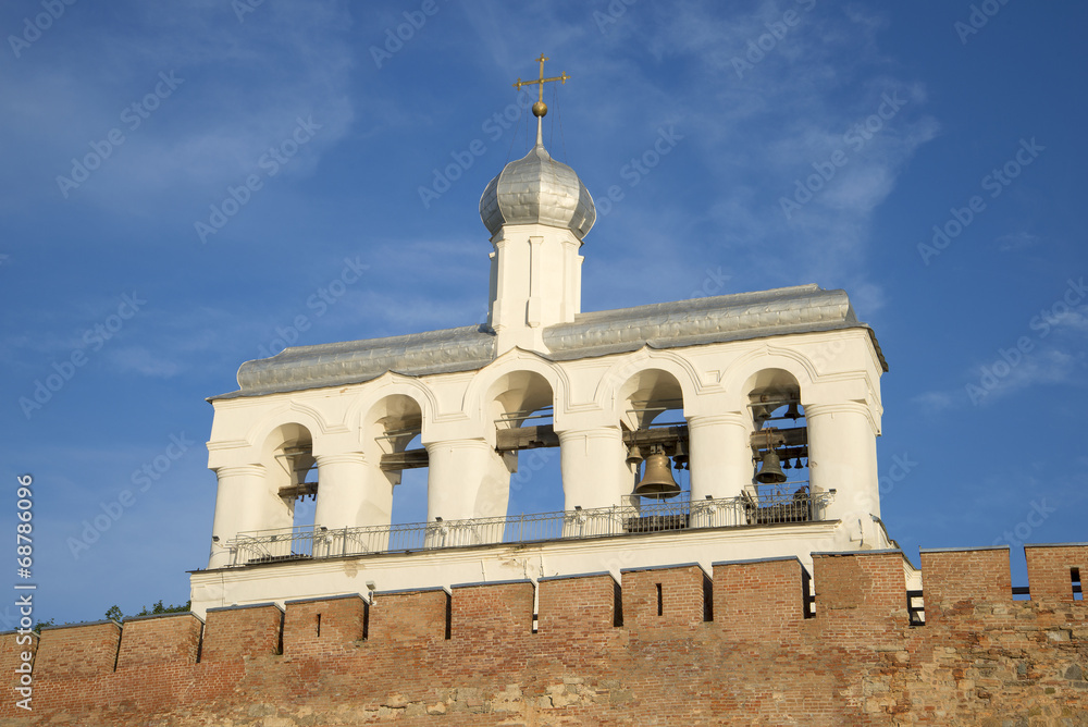 Звонница святой Софии на фоне голубого неба. Великий Новгород