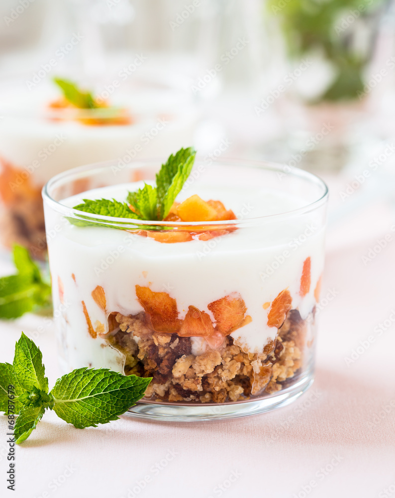 Peach trifle with crunchy toasted oats Peach trifle with crunchy toasted oats