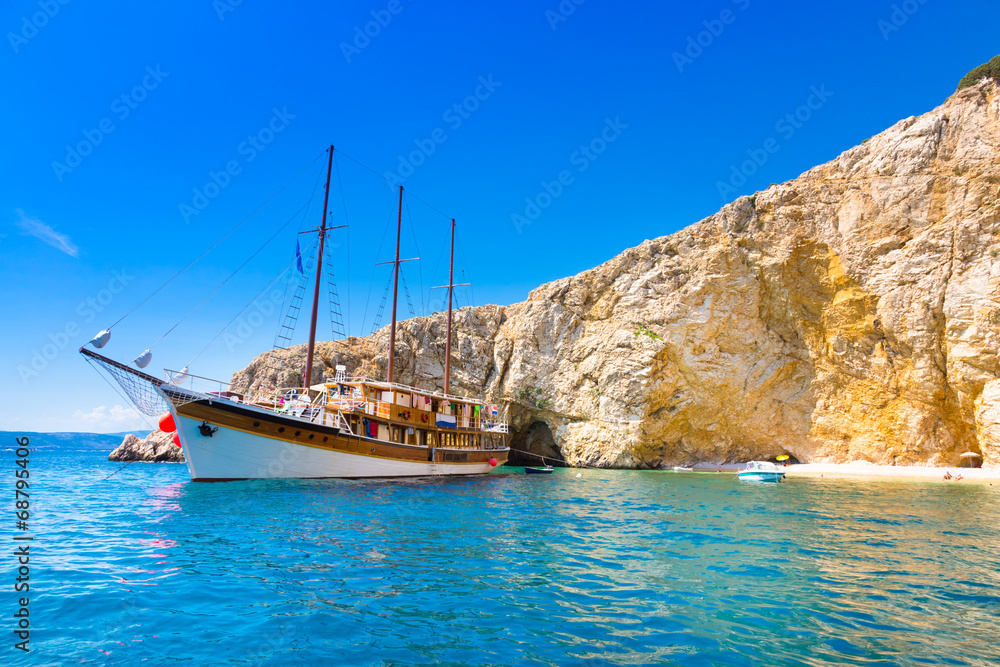 Fototapeta premium Vintage sailing boat in bay.