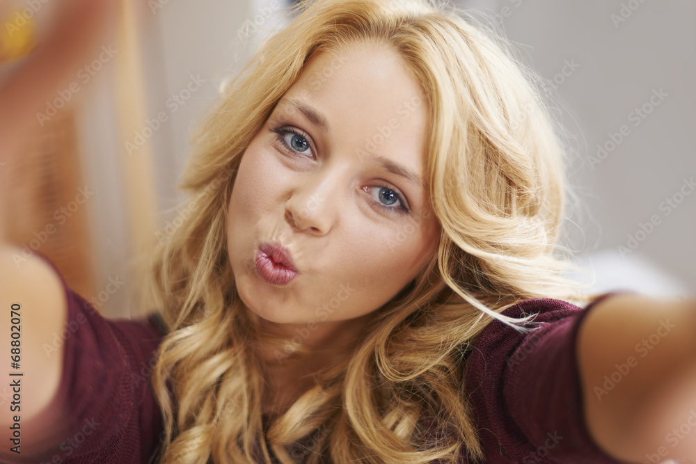 Fototapeta premium Lovely blonde girl taking selfie