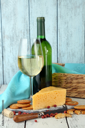 Fototapeta Naklejka Na Ścianę i Meble -  Wine, cheese and crackers on wooden table close-up
