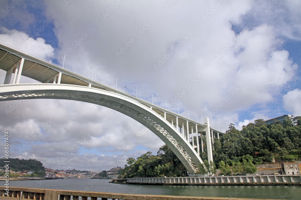 Obraz premium Arrabida bridge, Porto, Portugal