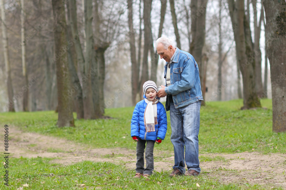 Fototapeta premium Grandfather and grandson study time on the old clock