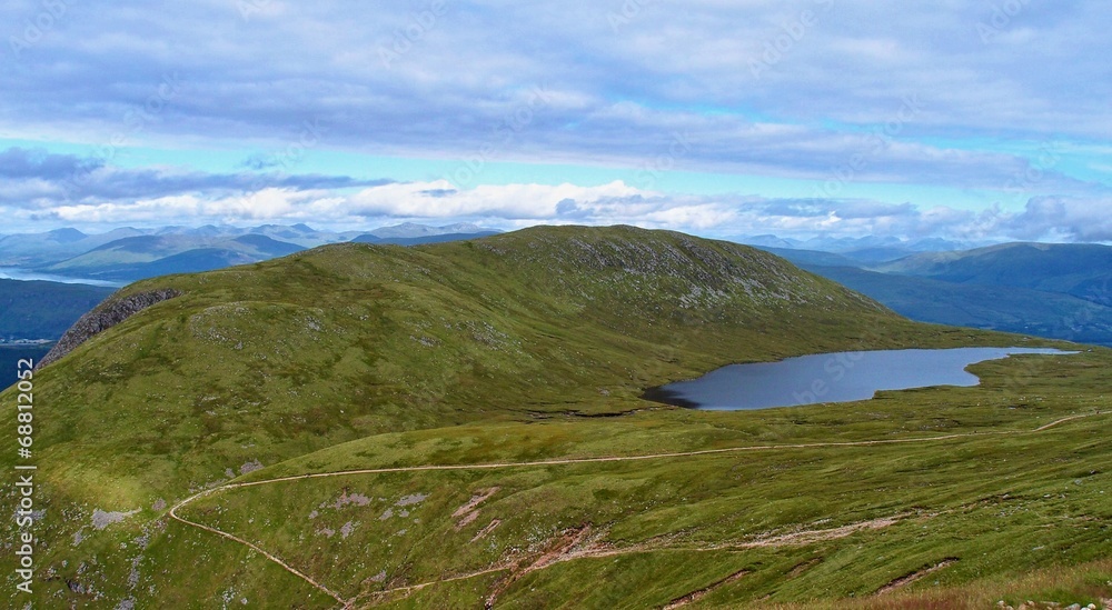 Fototapeta premium Szlak na Ben Nevis na wyżynach Szkocji