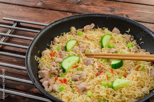 Chinese noodles with chicken