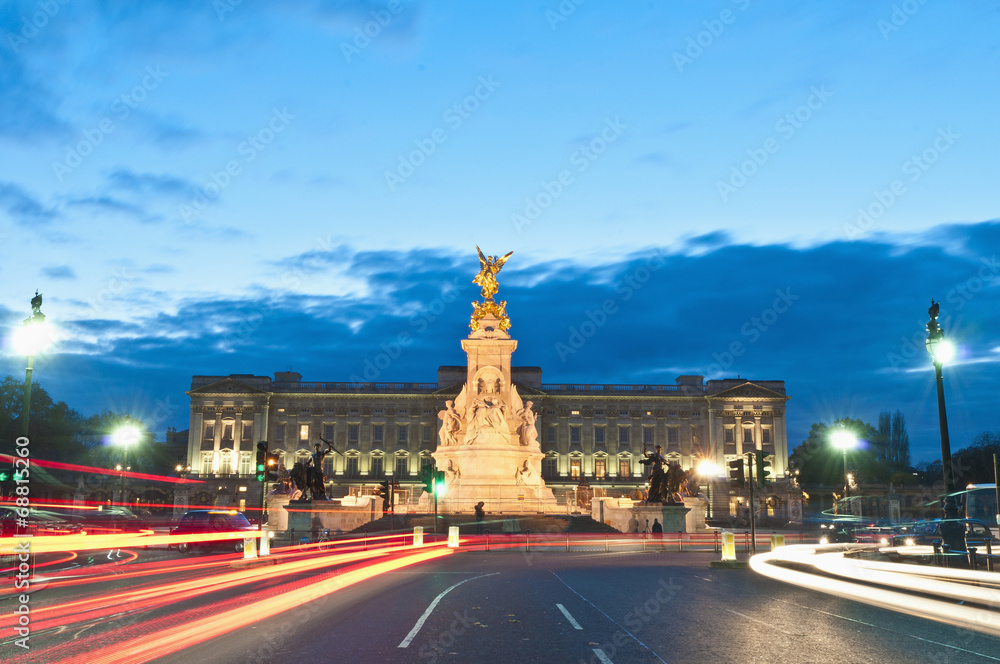 Naklejka premium Queen Victoria Memorial at London, England