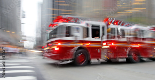 Slika na platnu fire trucks and firefighters brigade in the city