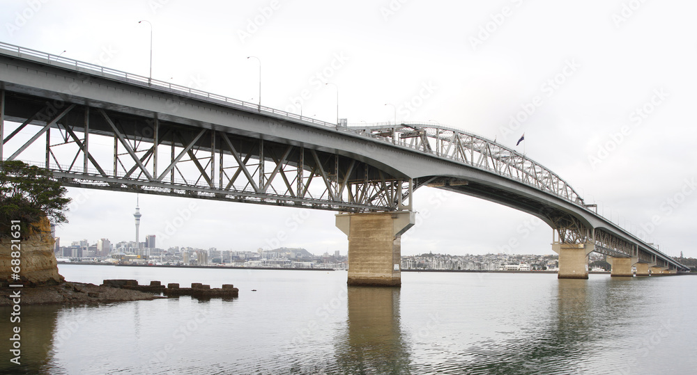 Naklejka premium Auckland harbor bridge. New Zealand