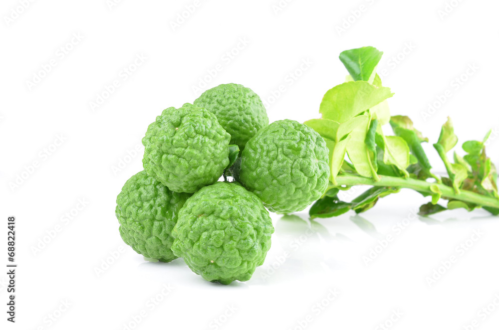 Fototapeta premium Fresh kaffir lime with leaf isolated on white background