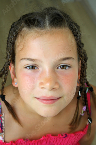 RAGAZZINA CON TRECCINE photo