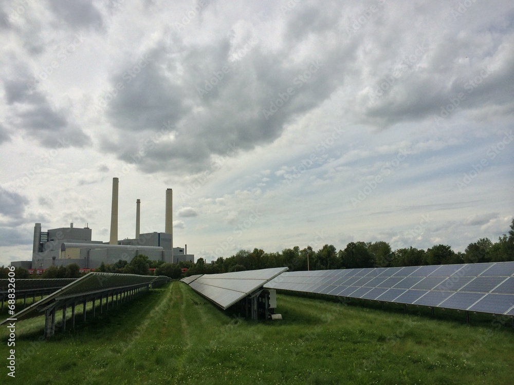 Solaranlage gegen Heizkraftwerk