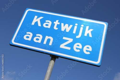 niederländisches Verkehrszeichen: Ortstafel (Katwijk aan Zee) photo