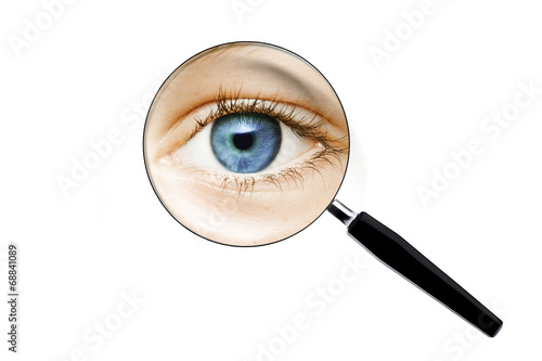 Auge hinter Lupe