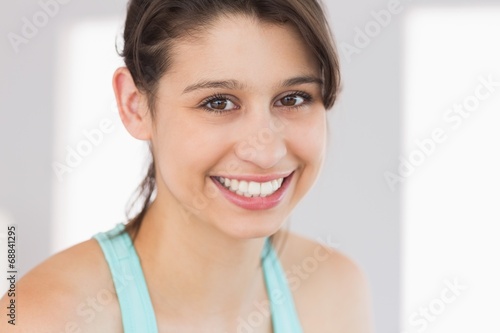 Fit brunette smiling at camera © WavebreakMediaMicro