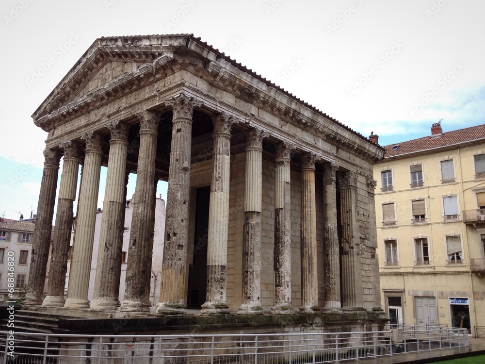 Obraz premium Vienne il tempio di Augusto - Francia