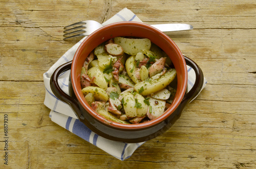 Papas con calamares Patate e totani Kartoffeln mit tintenfisch photo