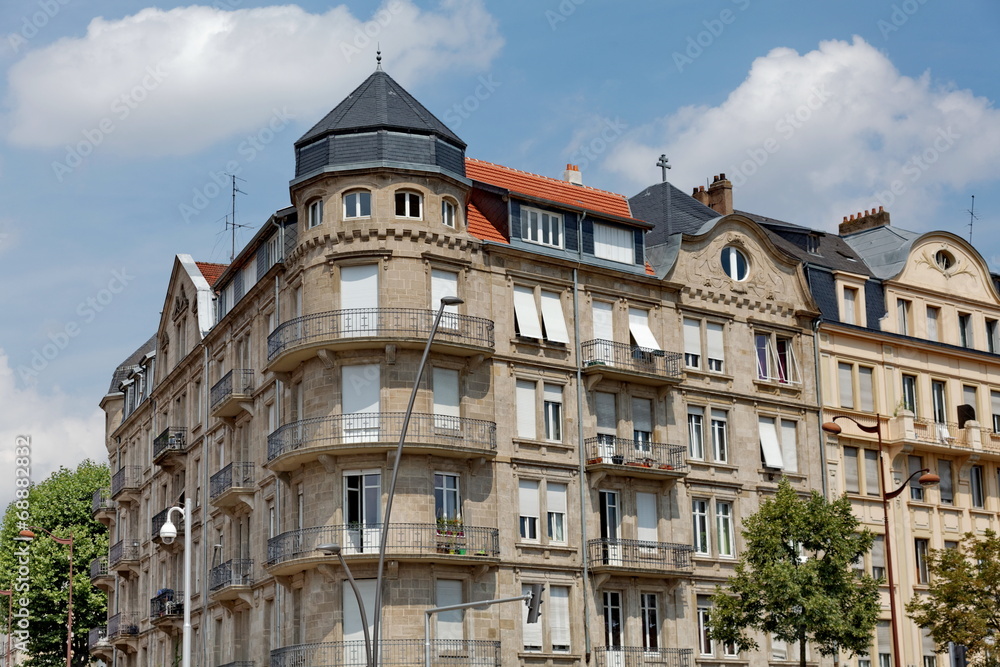 Immeuble ancien en coin de rue. Metz, France