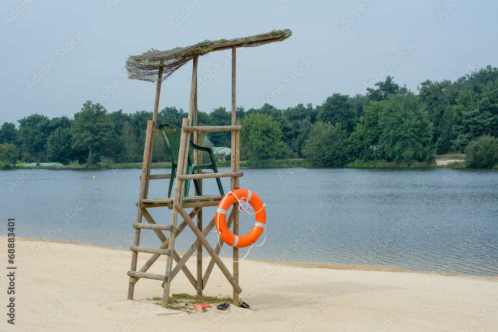 lifeguard seat at lake side