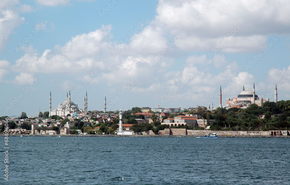 Исторический Стамбул со стороны моря